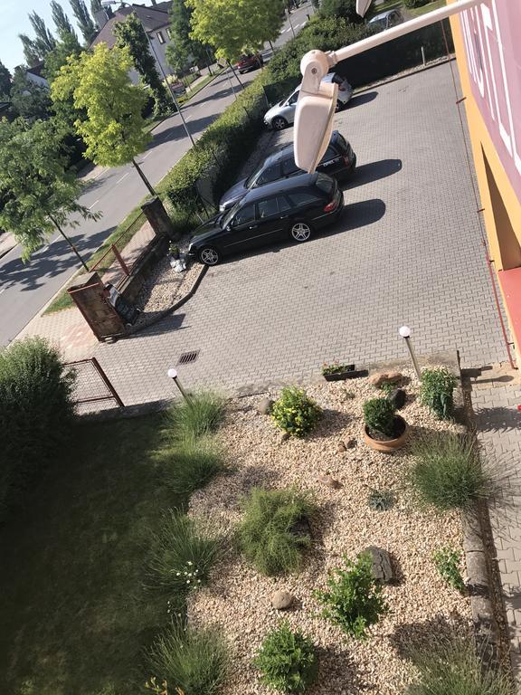 Hotel Bohemia Йичин Экстерьер фото