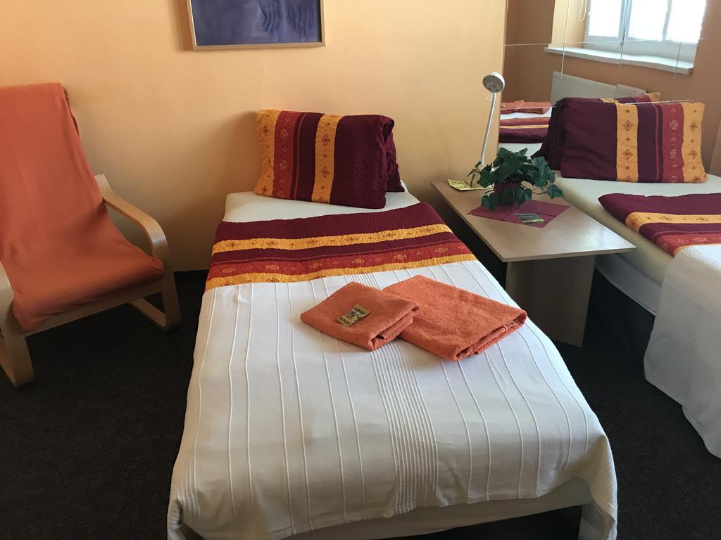Hotel Bohemia Йичин Экстерьер фото