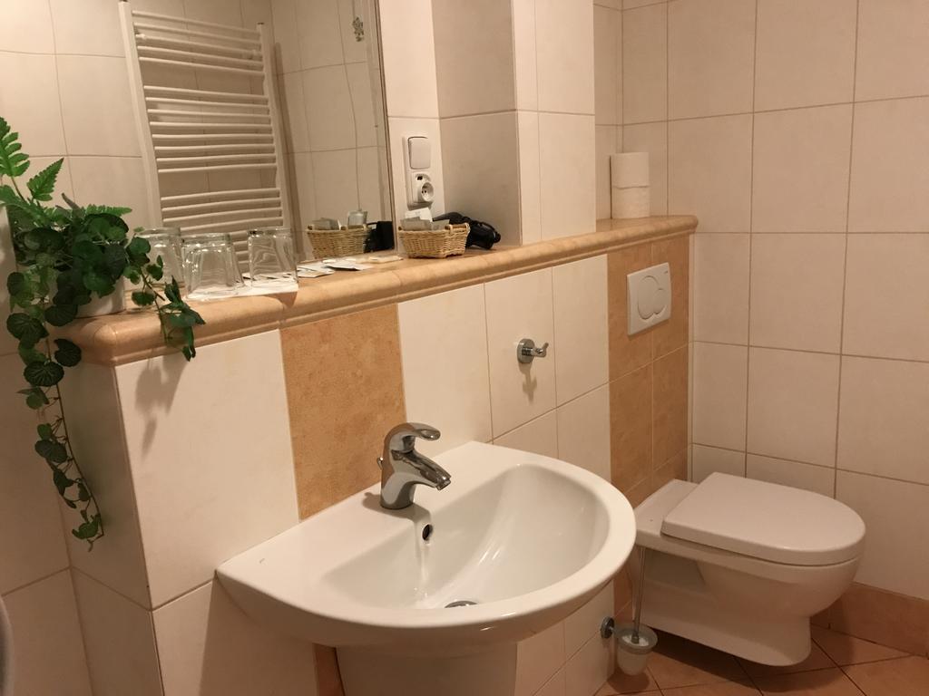 Hotel Bohemia Йичин Экстерьер фото