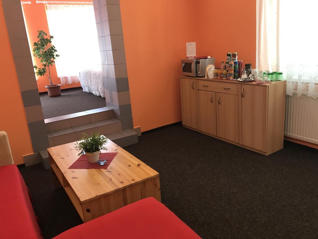 Hotel Bohemia Йичин Экстерьер фото