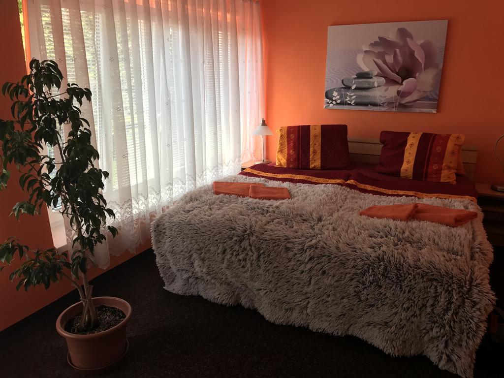 Hotel Bohemia Йичин Экстерьер фото