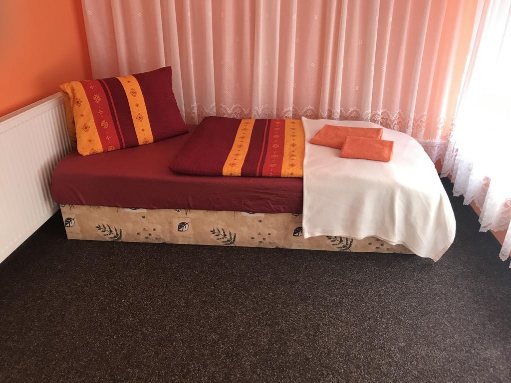 Hotel Bohemia Йичин Экстерьер фото