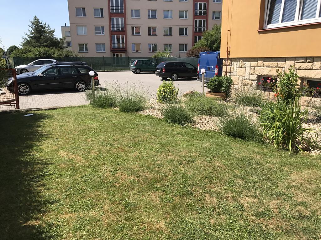 Hotel Bohemia Йичин Экстерьер фото