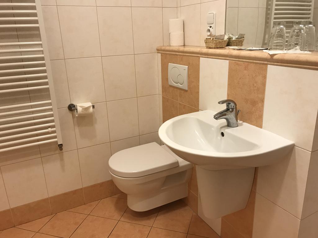 Hotel Bohemia Йичин Экстерьер фото