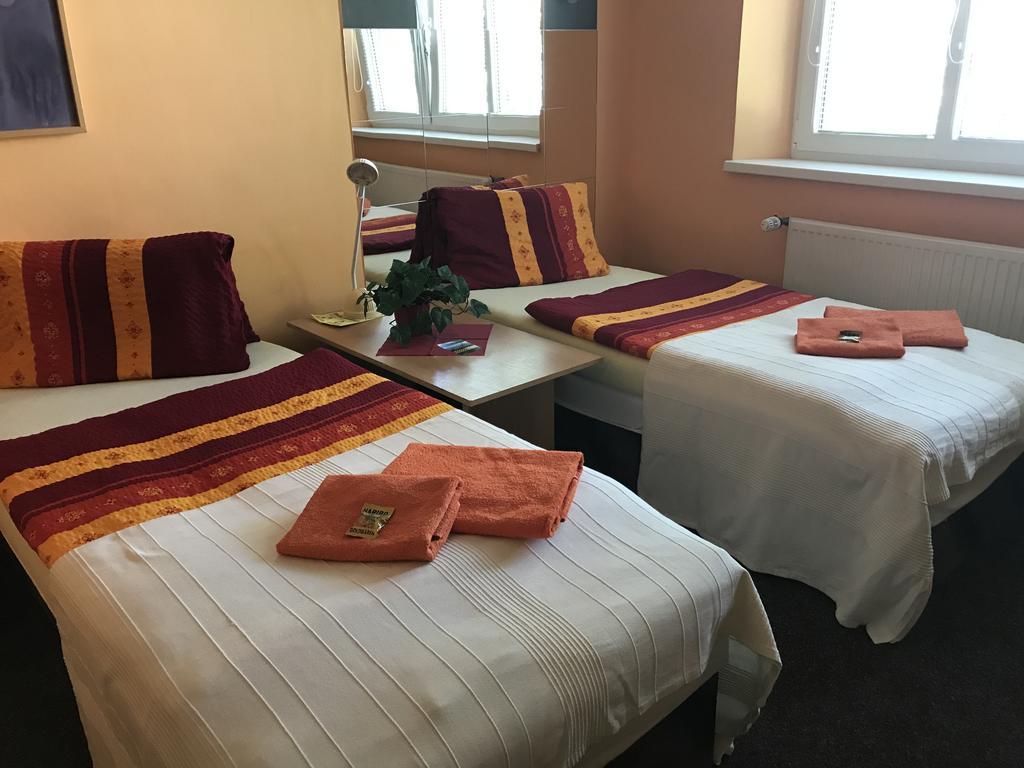 Hotel Bohemia Йичин Экстерьер фото