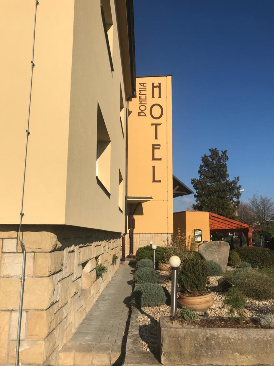 Hotel Bohemia Йичин Экстерьер фото
