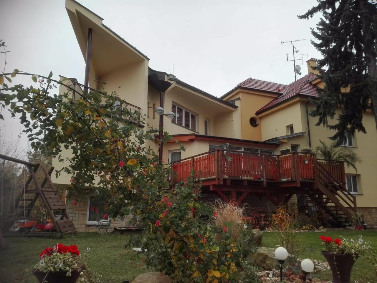 Hotel Bohemia Йичин Экстерьер фото